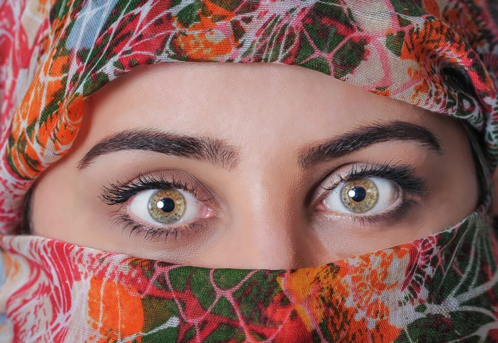 woman, headscarf, exotic-1245558.jpg